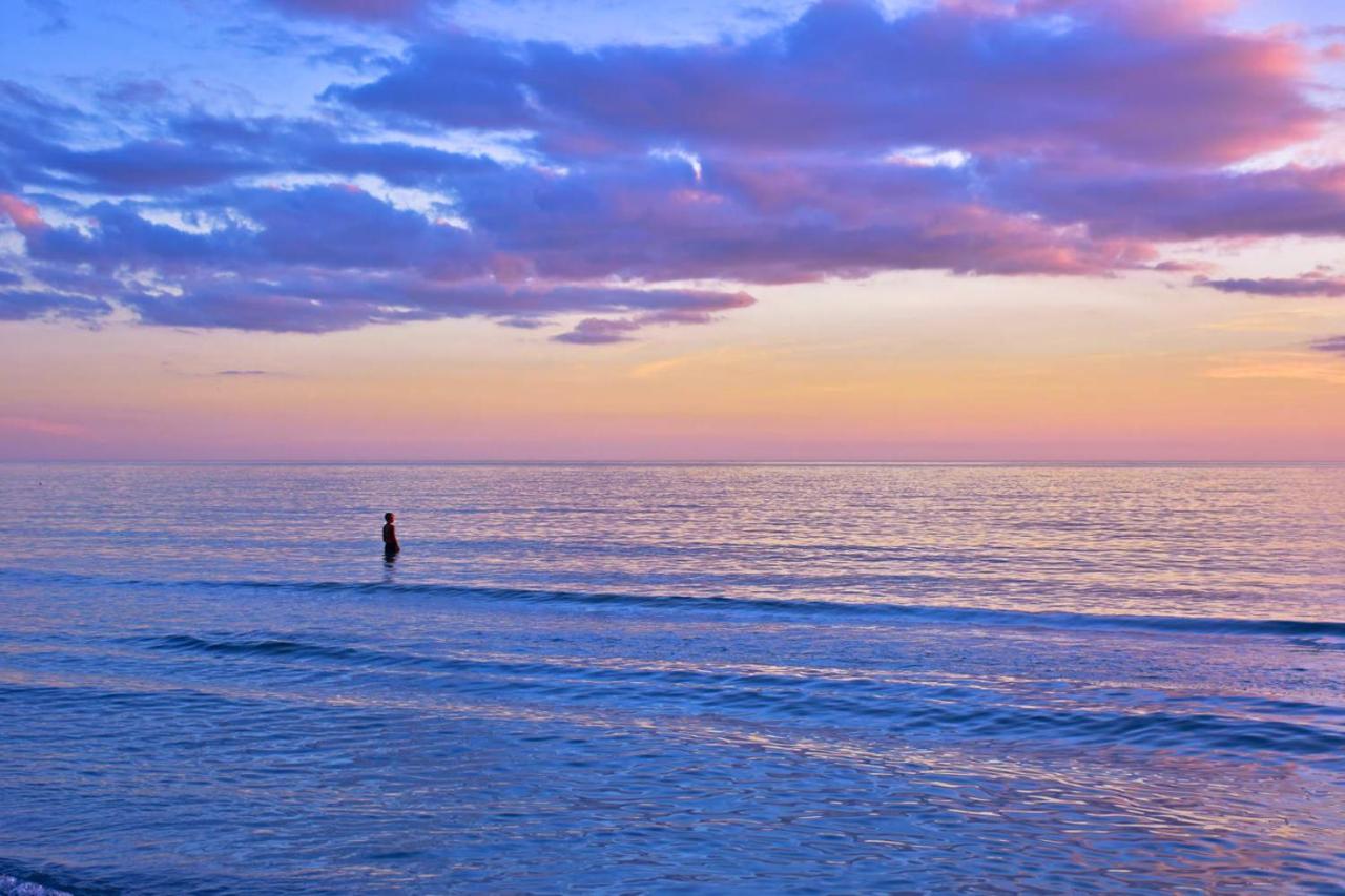 Anna Maria Island Beach Waves Bradenton Beach Exterior photo